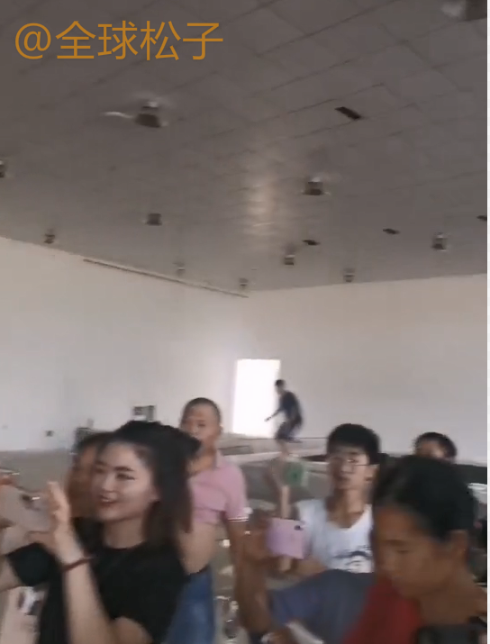 朱之文大舞台|朱之文大舞台已基本完工，大衣哥带着美女参观场馆内部