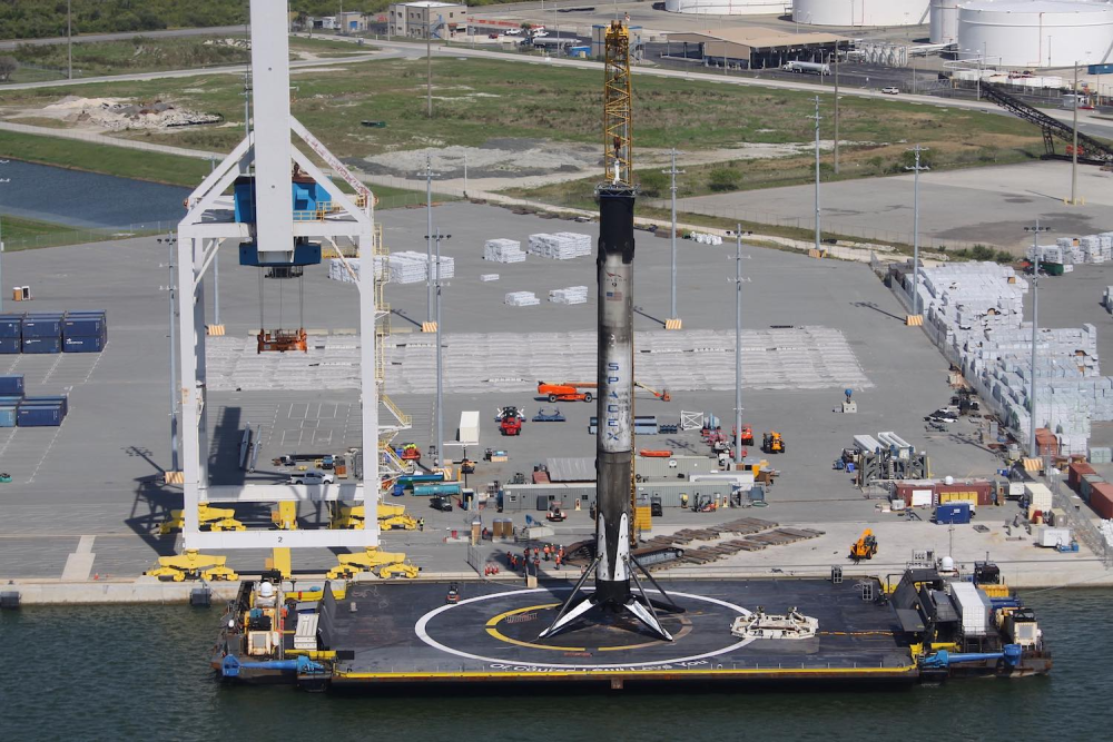 它由埃隆·马斯克于2002年创立,目标是降低太空运输成本,使火星能够