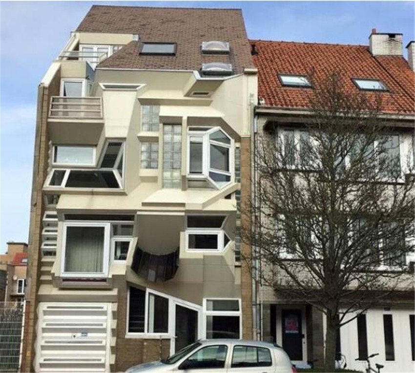 比利时的房子太丑了还自配表情包远看房子好像在嘲笑人