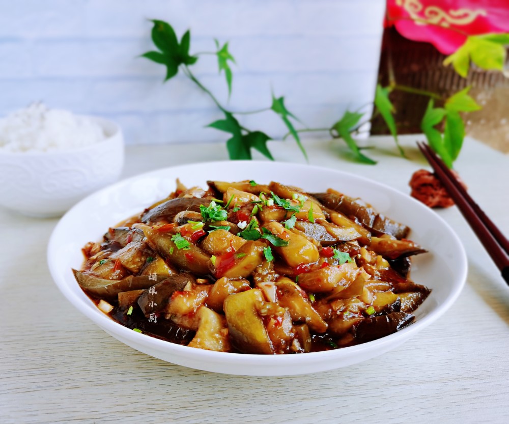 在家做鱼香茄子,不用油炸,软润鲜香入味,比肉末茄子还好吃下饭_腾讯