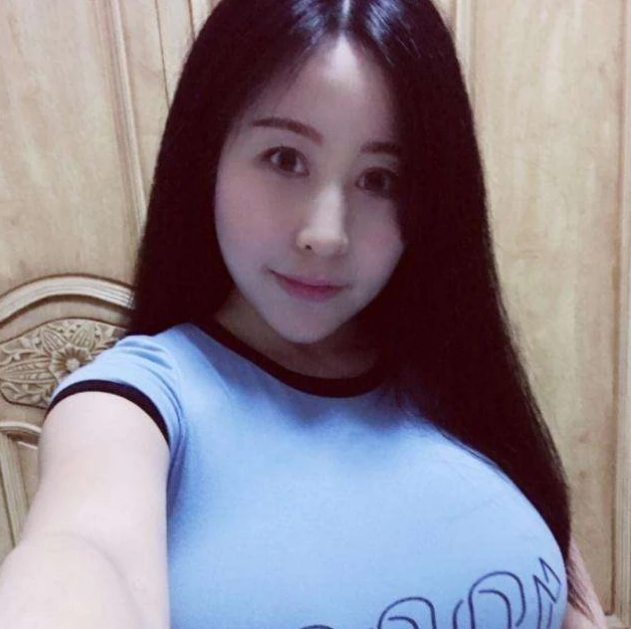 中国最美台球裁判,身材颜值堪称完美,入美籍后直言:喜欢黑人