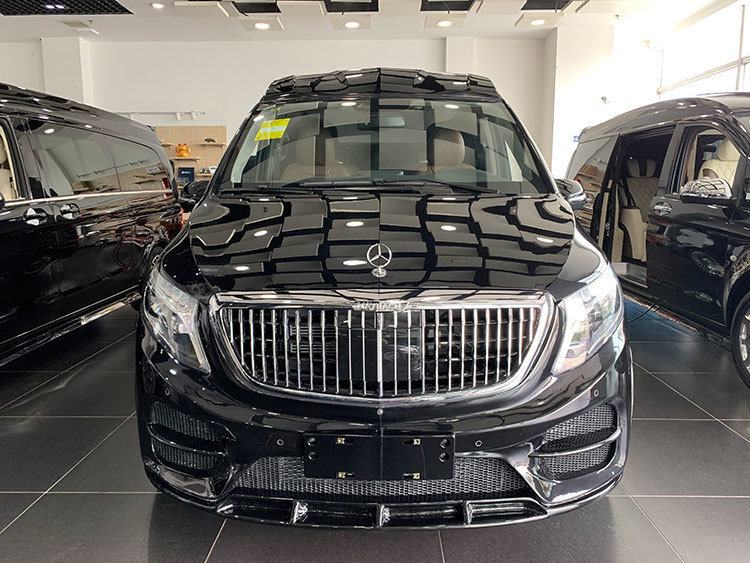 奔驰迈巴赫vs900 七座高顶半隔断空间,超强大双电池供电系统