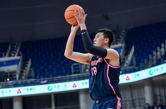 广东男篮三换一得范子铭