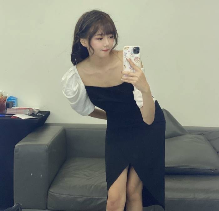 今日图集:lpl官方女主持——川妹子骆歆_腾讯新闻