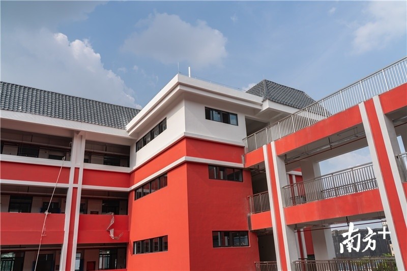 新式教学楼即将投用黄江中学颜值爆表