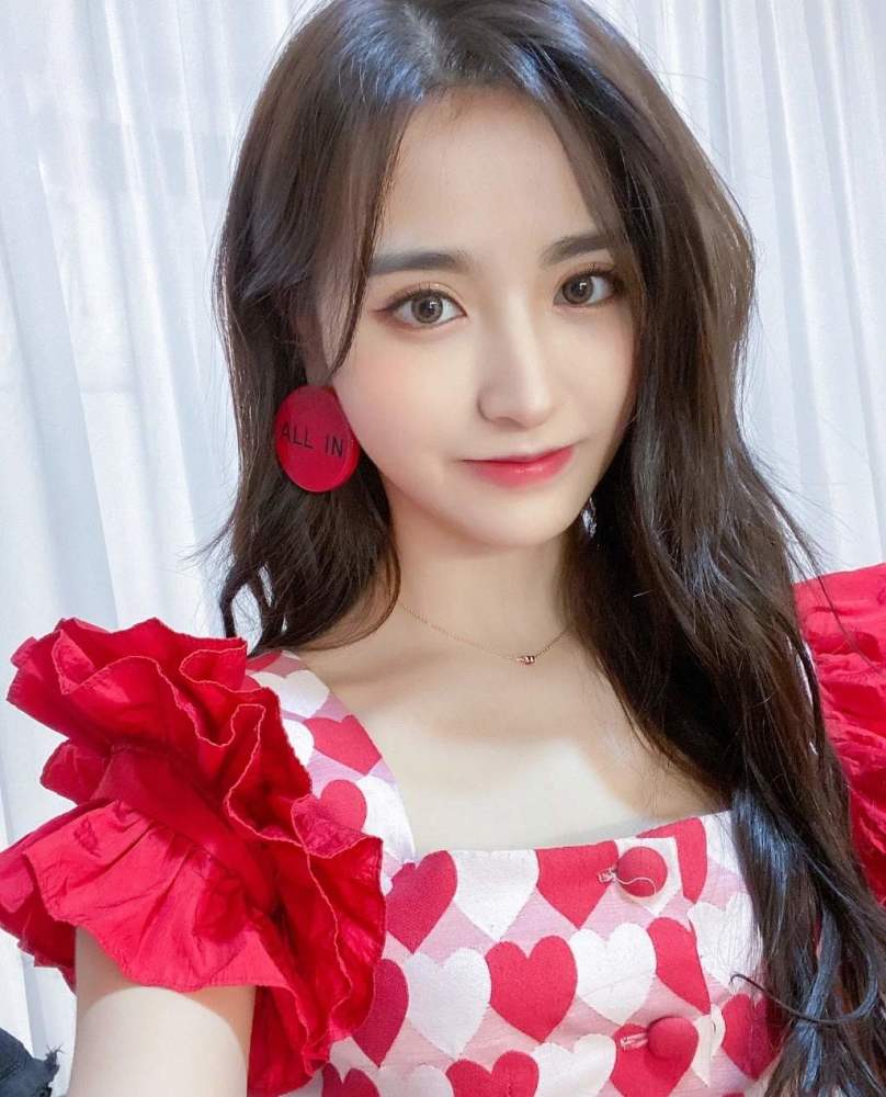 完美的夏天 终于开播 美女同款太养眼 金子涵吴宣仪太可爱 腾讯新闻