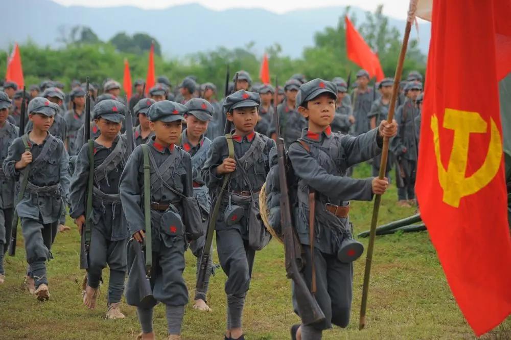 87年前万名后浪浴血拼杀在烽火硝烟中百炼成钢