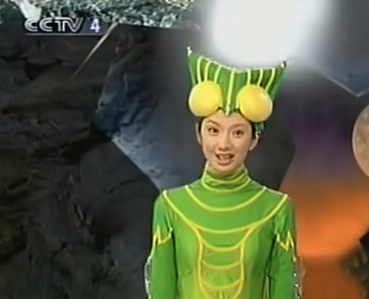 在2001年起担任过《动画城》的主持人,而《快点告诉你》也是由小蜻蜓