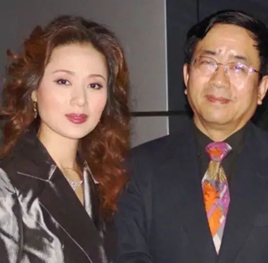 余秋雨|李红：一个被余秋雨抛弃14年糟糠之妻，终在坎坷中活出自我价值