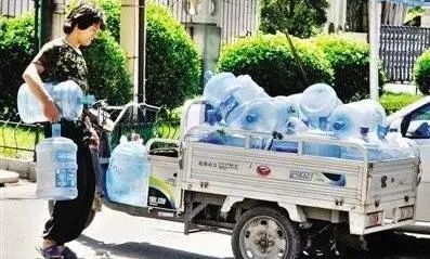 余秋雨|李红：一个被余秋雨抛弃14年糟糠之妻，终在坎坷中活出自我价值