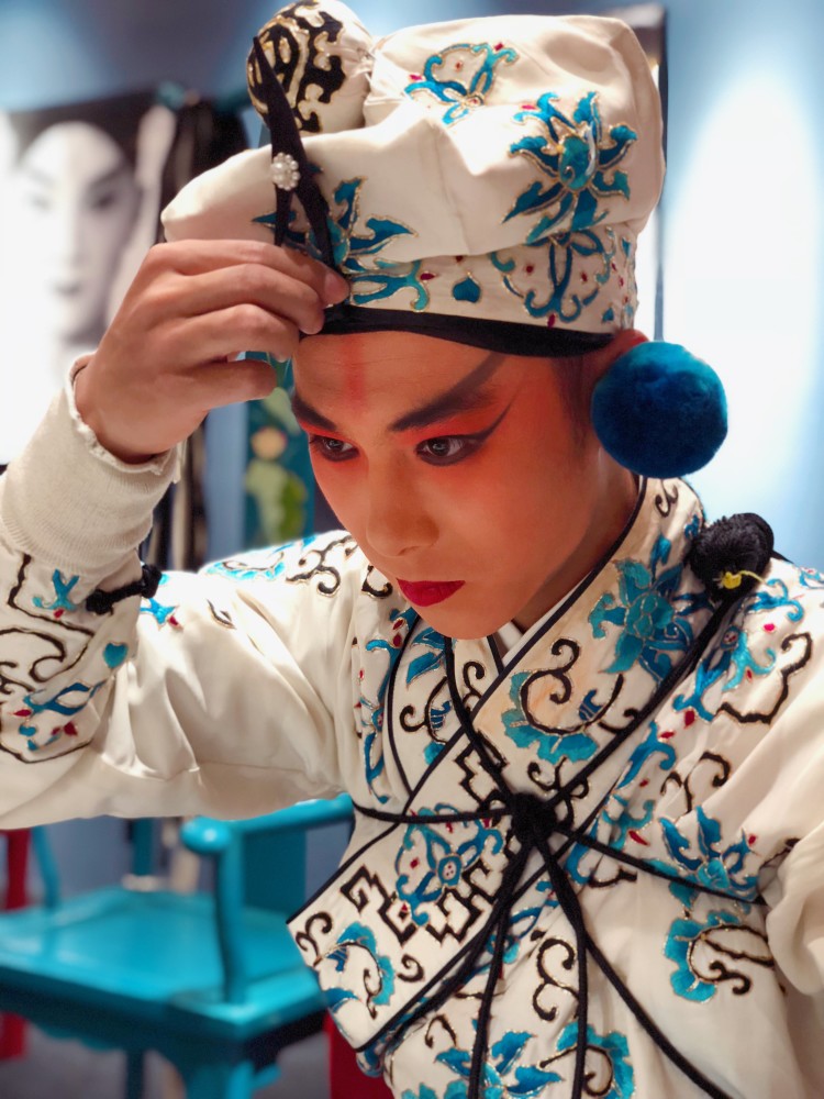 梅派男旦董飞倾情演绎,戏腔热歌《赤伶》首现京剧生旦对唱版