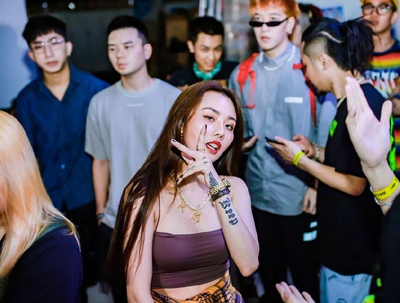 而事件曝光后jd老婆和当事女方key均出面给过解释,双方表示已经和解