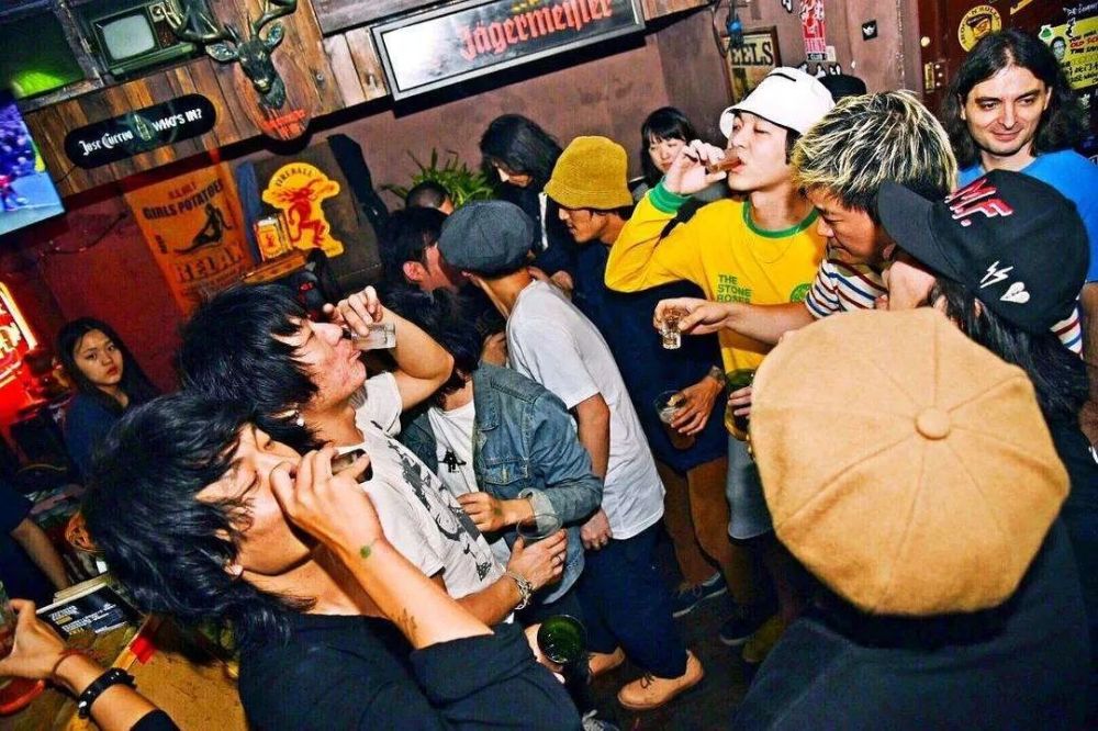 乐夏推火了school酒吧