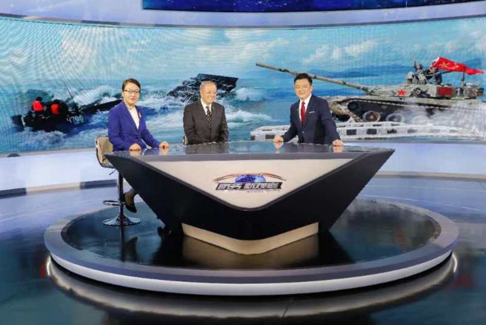 央视主持人李佳明我没有消失在主持军事节目是我喜欢的国际时事工作