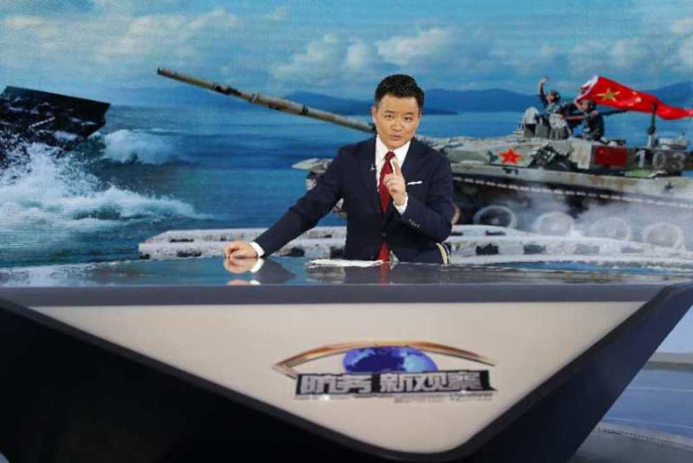 央视主持人李佳明我没有消失在主持军事节目是我喜欢的国际时事工作