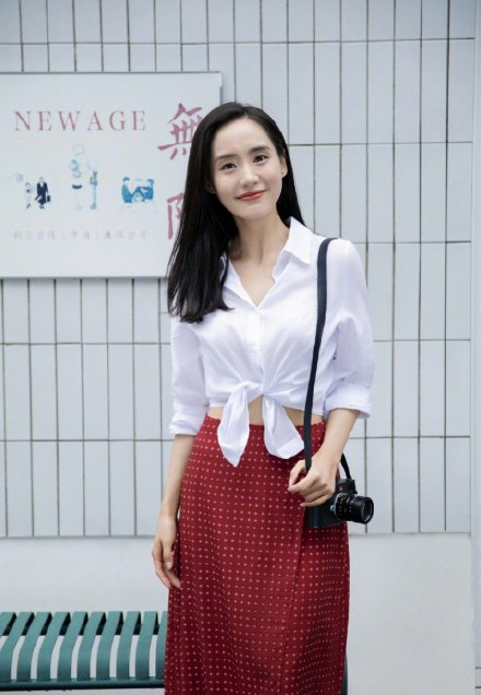 徐峥|杨幂生图大翻车被嘲照骗？网友：求求你，别再硬凹少女感了！