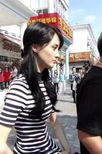 徐峥|杨幂生图大翻车被嘲照骗？网友：求求你，别再硬凹少女感了！