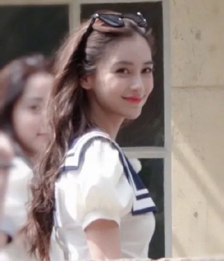 徐峥|杨幂生图大翻车被嘲照骗？网友：求求你，别再硬凹少女感了！