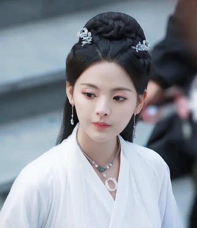 杨超越|《且听凤鸣》：说杨超越有演技，真夸不下去，但她确实有个大优点