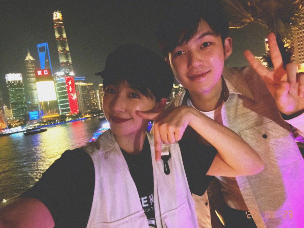 阚清子|分手两年状态不一样：阚清子深夜晒照给异性庆生，纪凌尘一人独饮稍显落寞