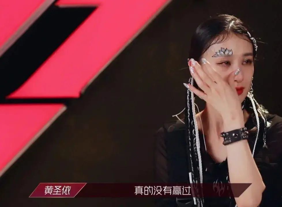 黄圣依|“豪门少奶奶”黄圣依的天花板，恰恰是那个豪门