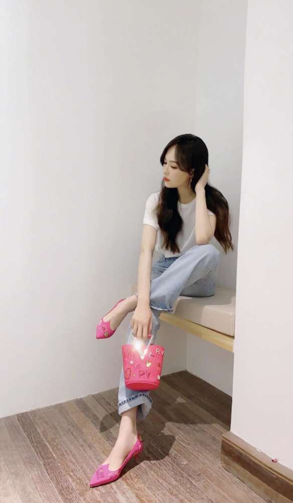 唐嫣晒老公视角照片 少女身材完全不像当妈了 真的不是18岁吗 腾讯新闻