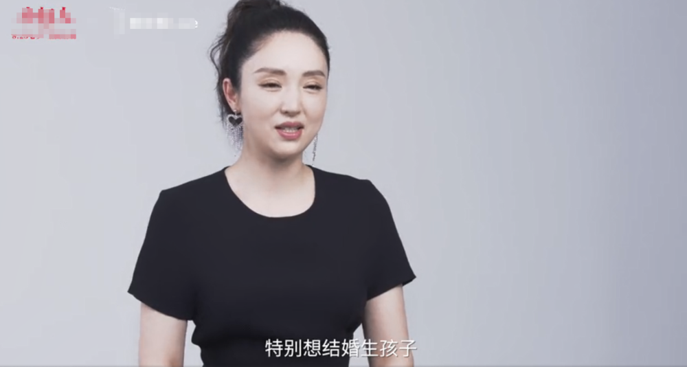 董璇|董璇自曝为生孩子错过大红大紫的机会，看到小酒窝后就释然了