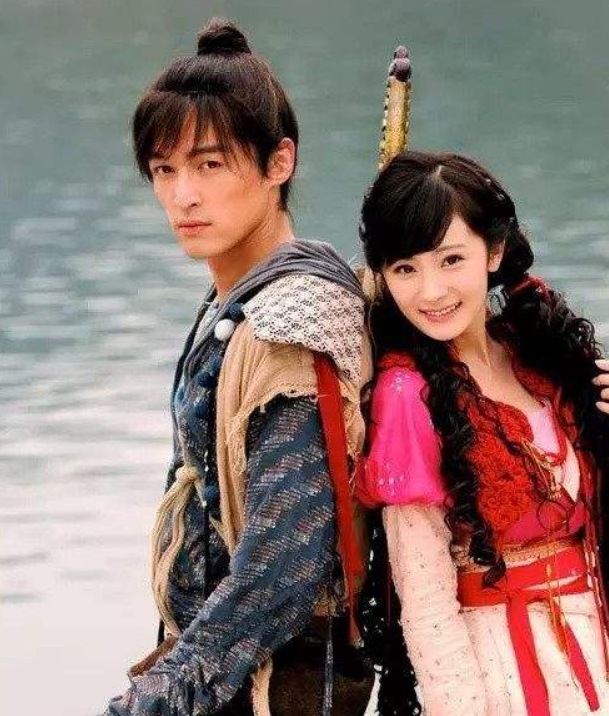 胡歌|曝胡歌杨幂七夕官宣结婚，两人旧情复燃修成正果，魏大勋只是烟雾弹？