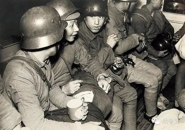 《八佰》里管虎都犯了哪些历史错误?