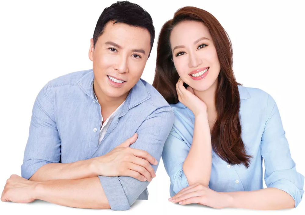 甄子丹|甄子丹女儿与任达华女儿坐豪华游艇出海，同为16岁，风格大不同