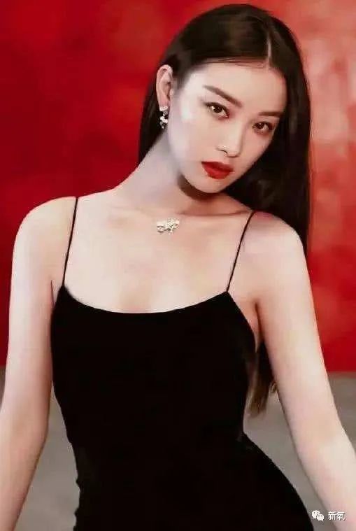 谭松韵|贵圈30岁以上女星里，脸嫩到能演小学生的也就她一个了吧！