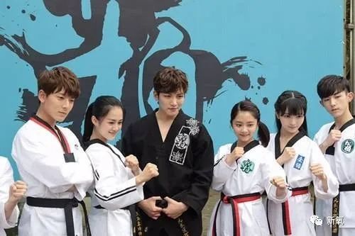 谭松韵|贵圈30岁以上女星里，脸嫩到能演小学生的也就她一个了吧！