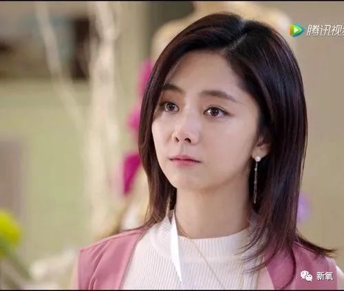 谭松韵|贵圈30岁以上女星里，脸嫩到能演小学生的也就她一个了吧！