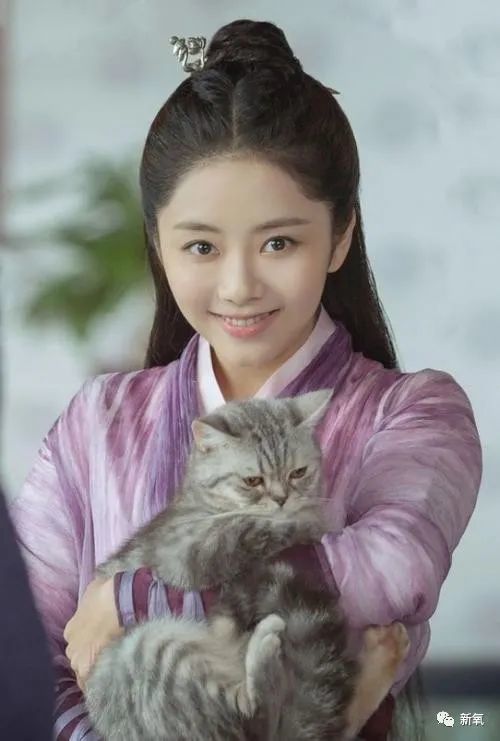 谭松韵|贵圈30岁以上女星里，脸嫩到能演小学生的也就她一个了吧！