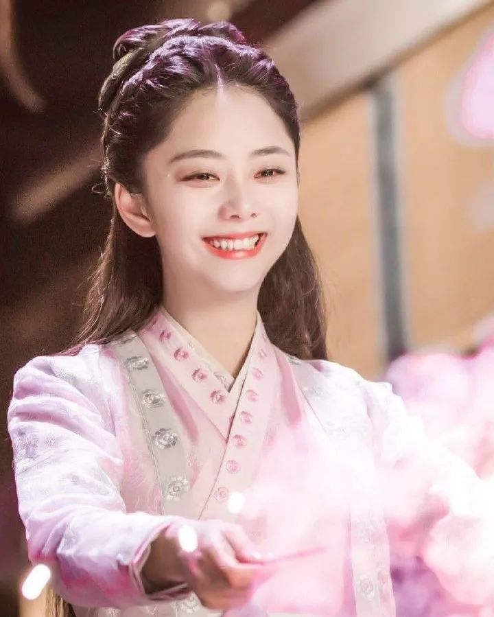 谭松韵|贵圈30岁以上女星里，脸嫩到能演小学生的也就她一个了吧！
