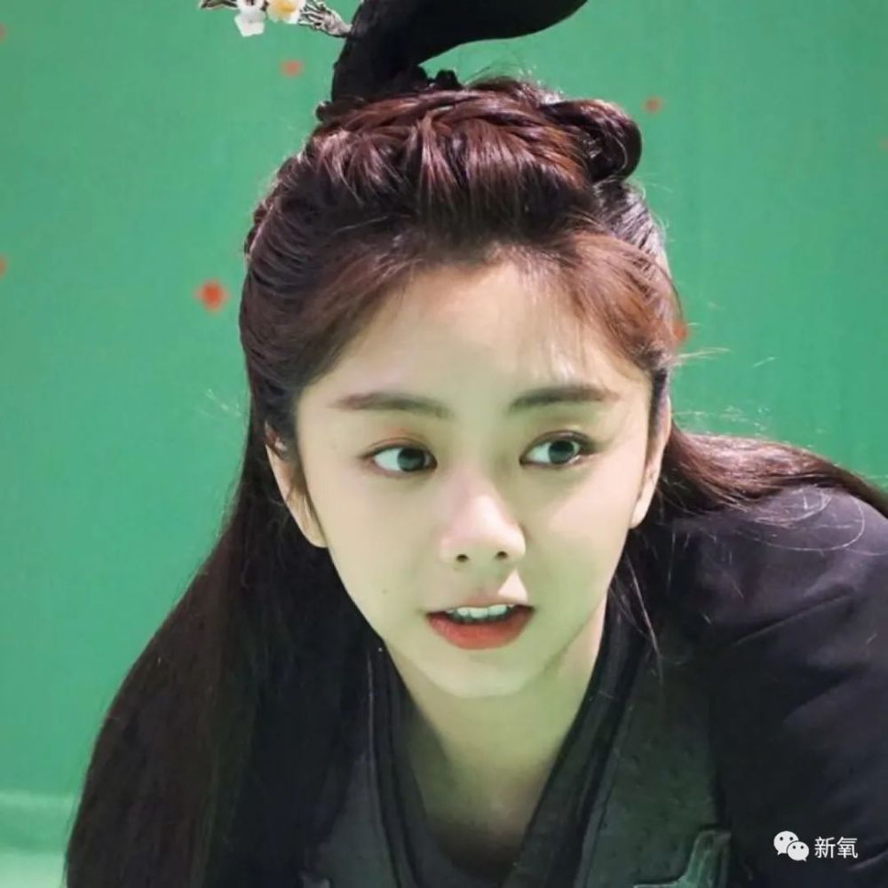 谭松韵|贵圈30岁以上女星里，脸嫩到能演小学生的也就她一个了吧！
