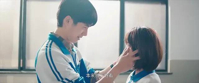 谭松韵|贵圈30岁以上女星里，脸嫩到能演小学生的也就她一个了吧！