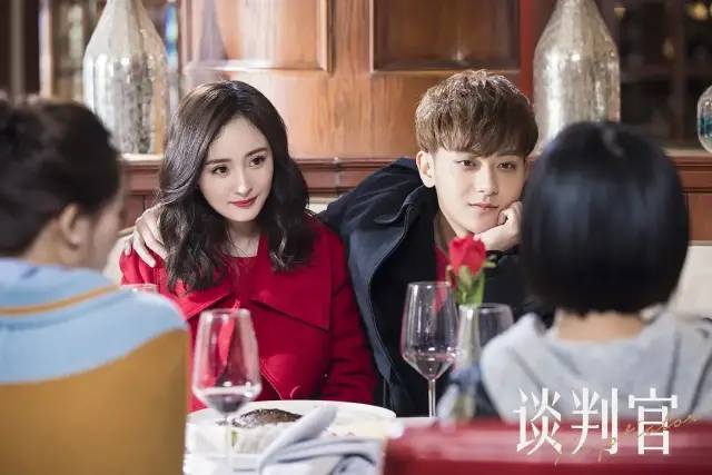 谭松韵|贵圈30岁以上女星里，脸嫩到能演小学生的也就她一个了吧！