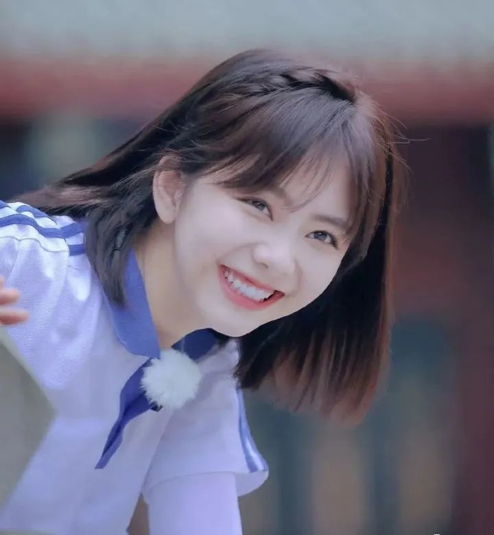 谭松韵|贵圈30岁以上女星里，脸嫩到能演小学生的也就她一个了吧！