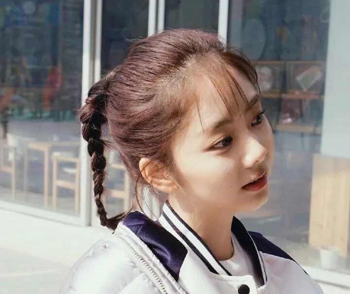 谭松韵|贵圈30岁以上女星里，脸嫩到能演小学生的也就她一个了吧！