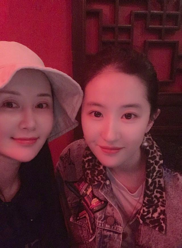 刘亦菲|刘亦菲33岁生日遇见七夕情人节，舒畅半夜晒照送祝福，期待唐嫣