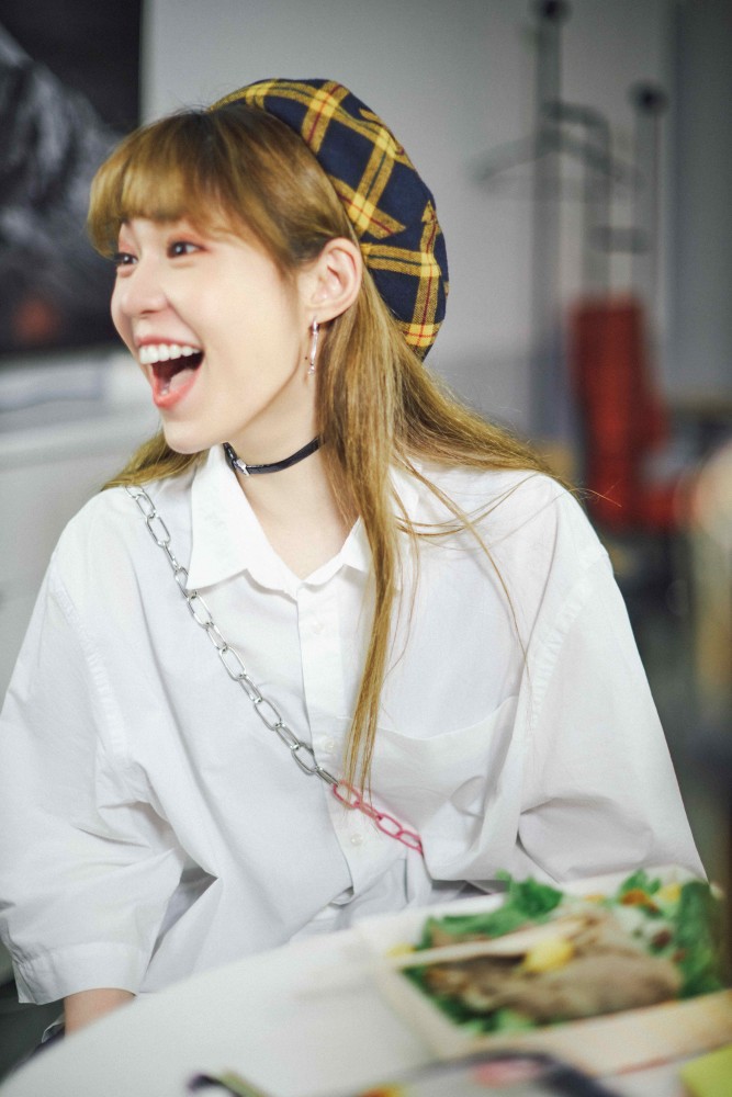 表情包8月24日晚,《创造营2020》毕业的华承妍在微博上首次进行直播