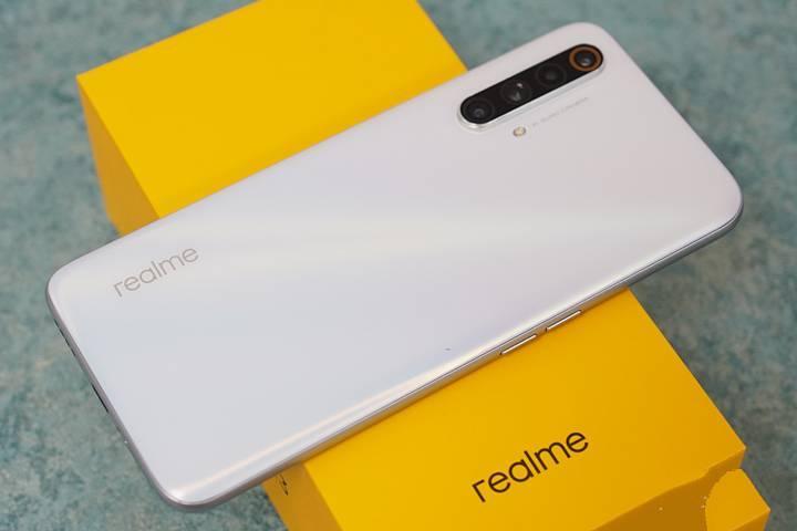 realmex3开箱评测给带来你强大的性能多镜头拍照高续航能力