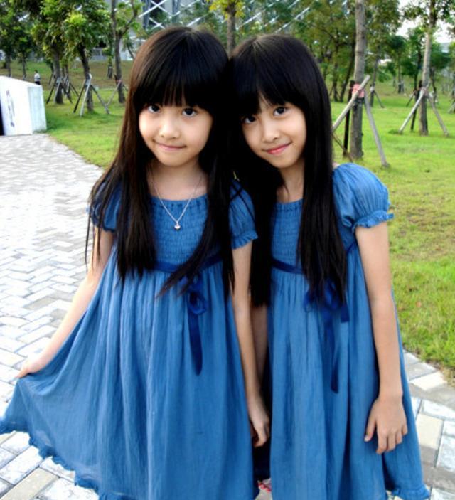 台湾"最美双胞胎"再进化被疑整容,女大真的会18变?_腾讯新闻