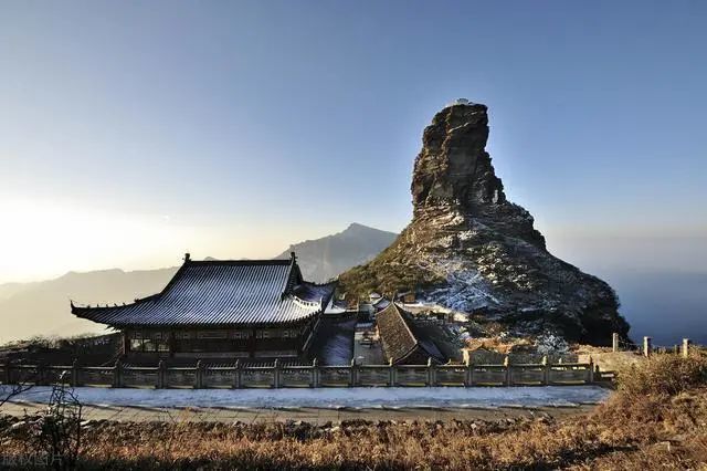承恩寺位于梵净山顶部.