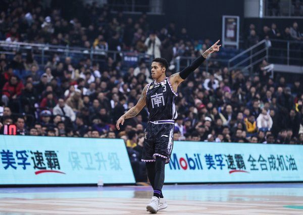 cba|玩出新花样！CBA外援续约权可交易，但北京没机会得到约瑟夫杨