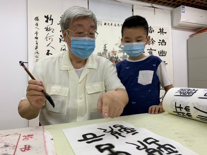 张鸿林|张鸿林：曾为“红星二锅头”题字，如今是社区“王羲之”的老师