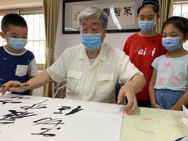 张鸿林|张鸿林：曾为“红星二锅头”题字，如今是社区“王羲之”的老师