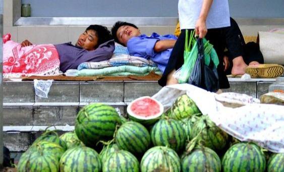 西瓜|又一农产品滞销，一毛一斤卖不出去，原因到底出在哪？