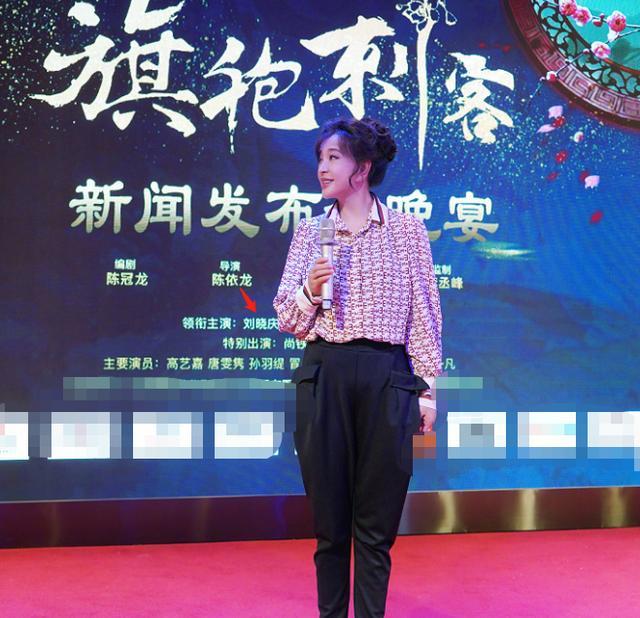 刘晓庆|刘晓庆拍《八佰》时意外摔倒，后脑着地额头肿大包，画面触目惊心